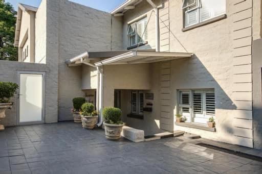37 Alexandra Avenue, Self Catering Executive Apartment No Load Shedding And Water Outages โจฮันเนสเบิร์ก ภายนอก รูปภาพ