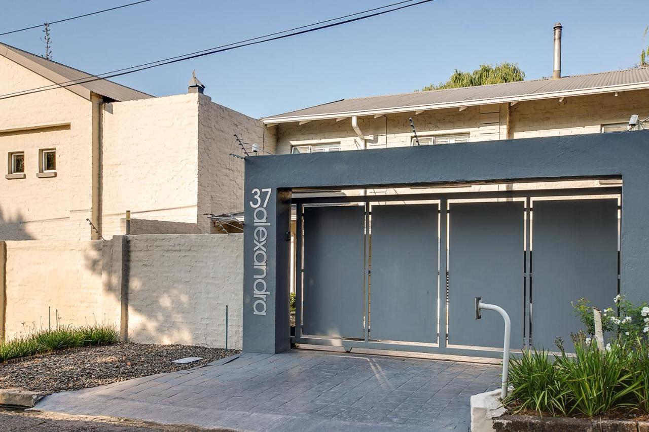37 Alexandra Avenue, Self Catering Executive Apartment No Load Shedding And Water Outages โจฮันเนสเบิร์ก ภายนอก รูปภาพ